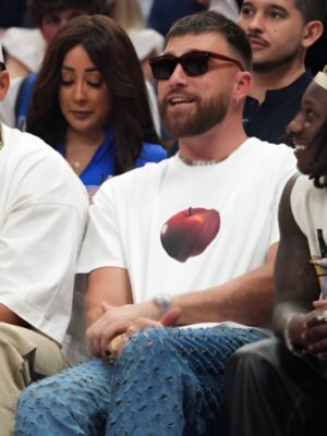 Travis Kelce Apple T-Shirt